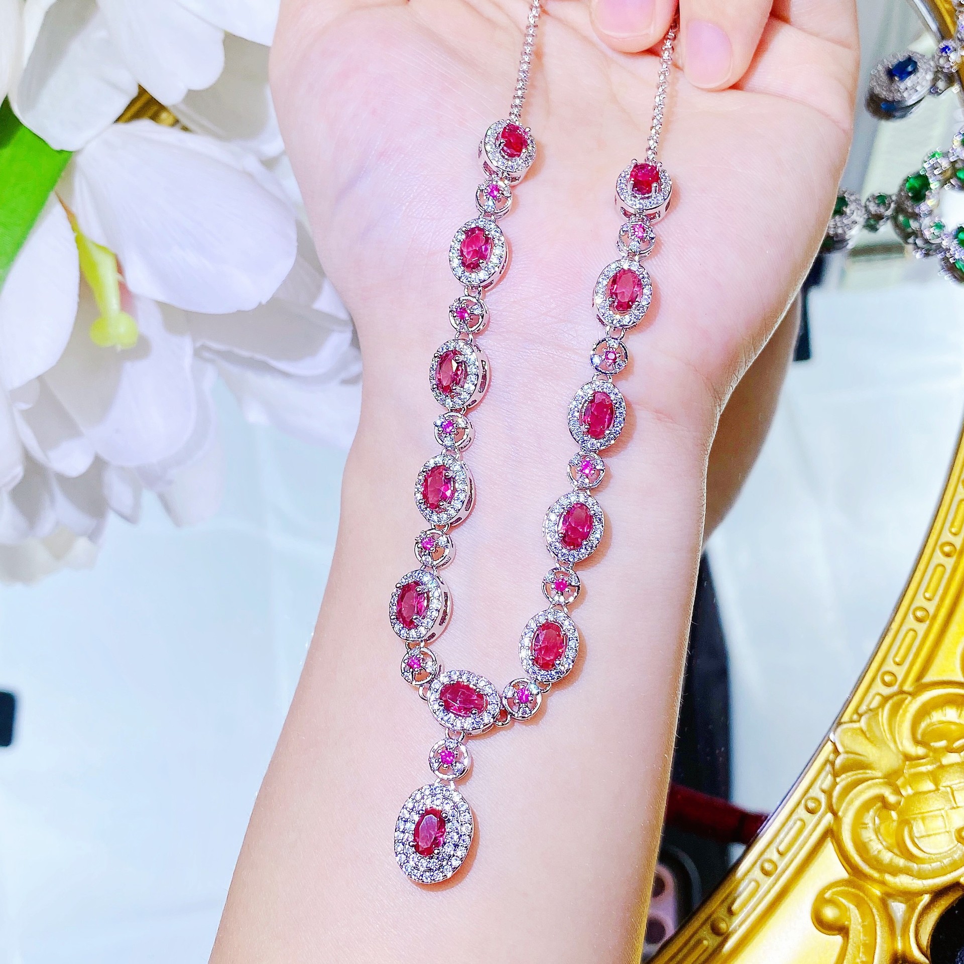 Shake the sound of live explosions imitation natural pigeon red gemstone necklace wedding banquet emerald color Treasure chain wholesale
