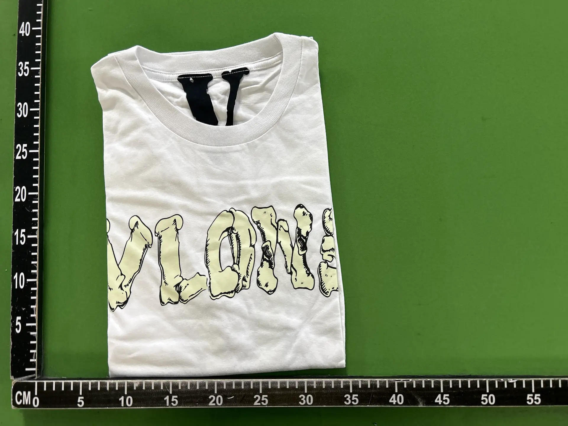 VLONE Bone Font Big V Short-Sleeved Tee