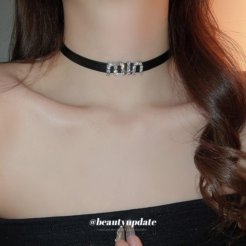 Diamond Letter Artificial Leather Necklace Personalized Fashion Accessories Niche Sexy Dark Style Choker Necklace for Women