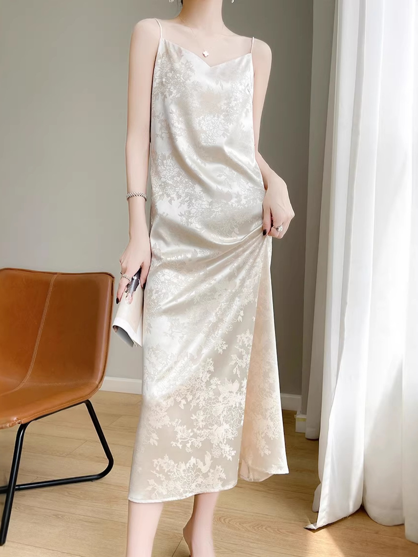 Summer Hot-Selling Spaghetti Strap Dress, Slimming and Elegant, 2026 New Model, High-End Satin Jacquard Over-The-Knee Spaghetti Strap Dress