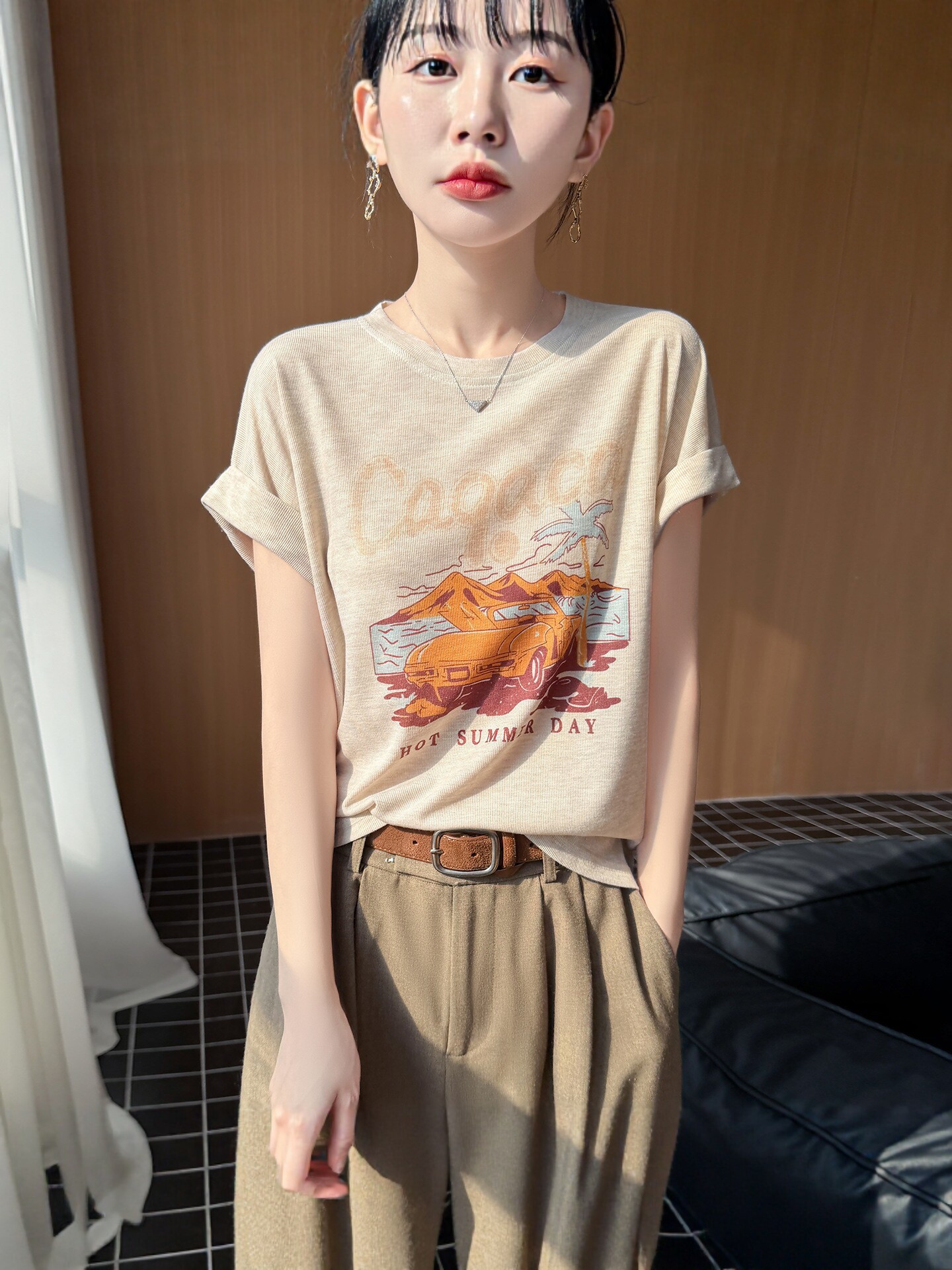 Summer New Retro Printed Short-Sleeved T-Shirt for Women, Round Neck, Loose Knitted, Versatile, Slimming Top, Fashionable and Trendy