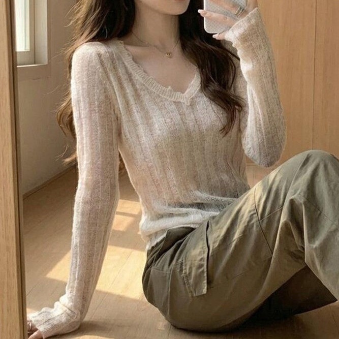 Korean-Style Soft White V-Neck Mohair Knit Base Shirt for Women, Spring Thin Style, Super Stylish Short Top for Layering