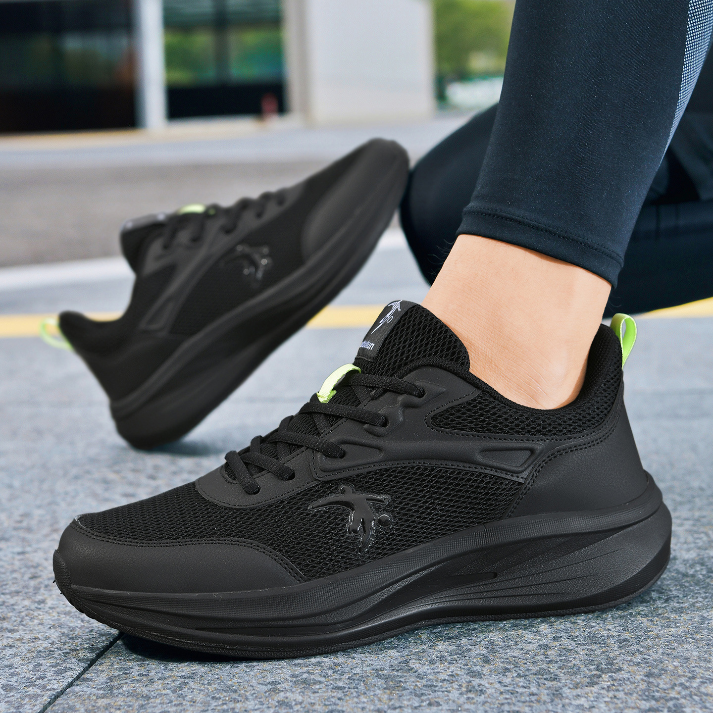 Johnny Danlai Mesh Breathable Sports Shoes Men's Running Shoes Lightweight Soft Sole Shock-Absorbing Casual Black Dad Running Shoes