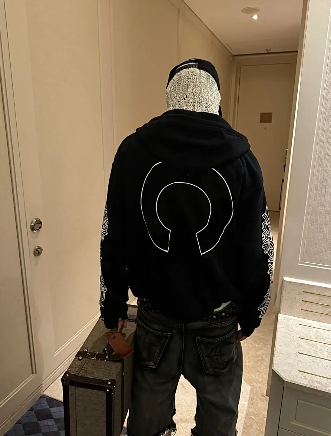Yv Autonomous Vine Unicorn Arm Horseshoe Sanskrit Print pullover Sweatshirt Hooded Loose Fashion Trendy