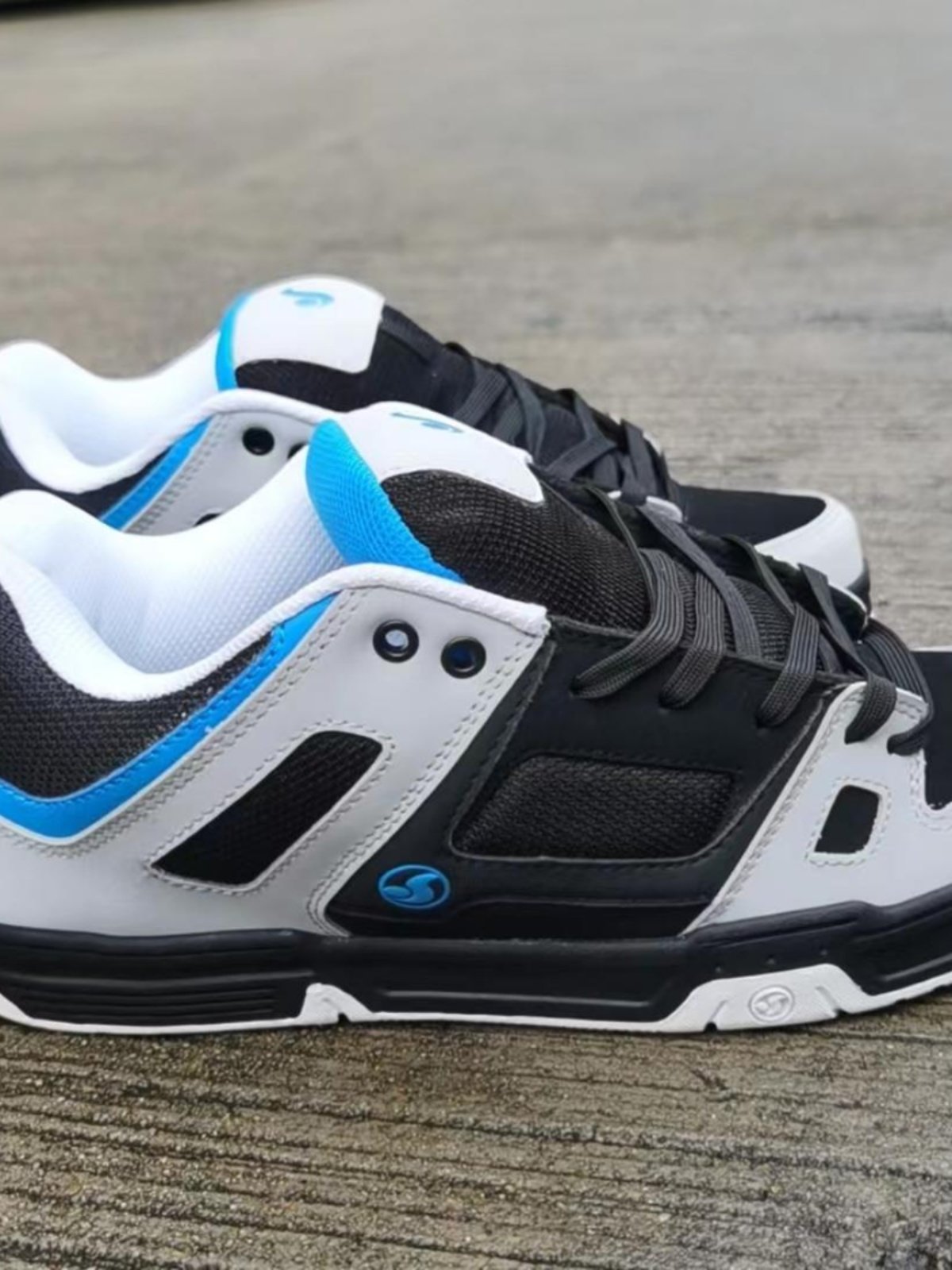 Skate Dvs Gambol Skateboard Shoes Casual Shoes Thick-Soled Loafers Casual Shoes with Socks and Wide Shoelaces Stickers QC-foto van TAOBAO op Qualit.ly