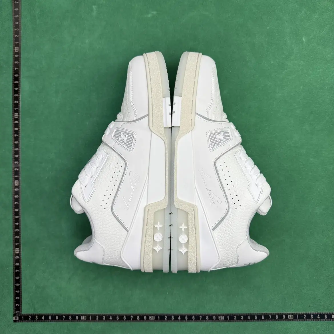 TT 2 customized products will be shipped within 48 hours. Leather lace up embossed low top fashionable board shoes