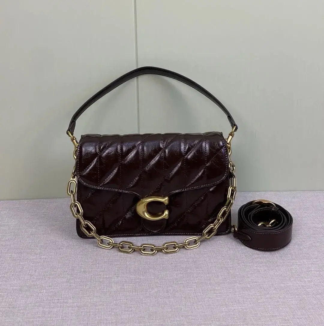 CAF55 新款绗缝 Tabby黑金永不过时 绗缝光泽Chain Tabby三根肩带想怎么背怎么背. 尺寸26cm