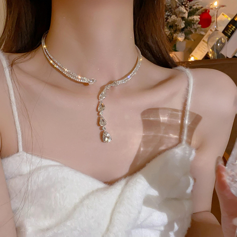 Zircon water drop choker necklace light luxury niche high sense collar autumn and winter dress versatile temperament jewelry wholesale