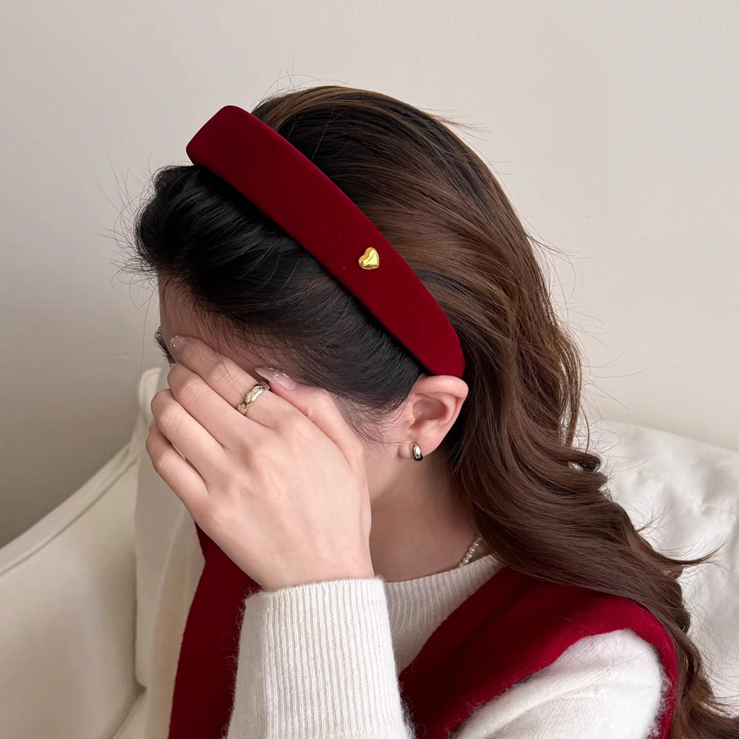 Burgundy Velvet Gold Label Heart-Shaped Hairband for Women, Stylish and Fashionable New Year Headband, Face-Washing Hair Clip, Elegant Hair Accessory