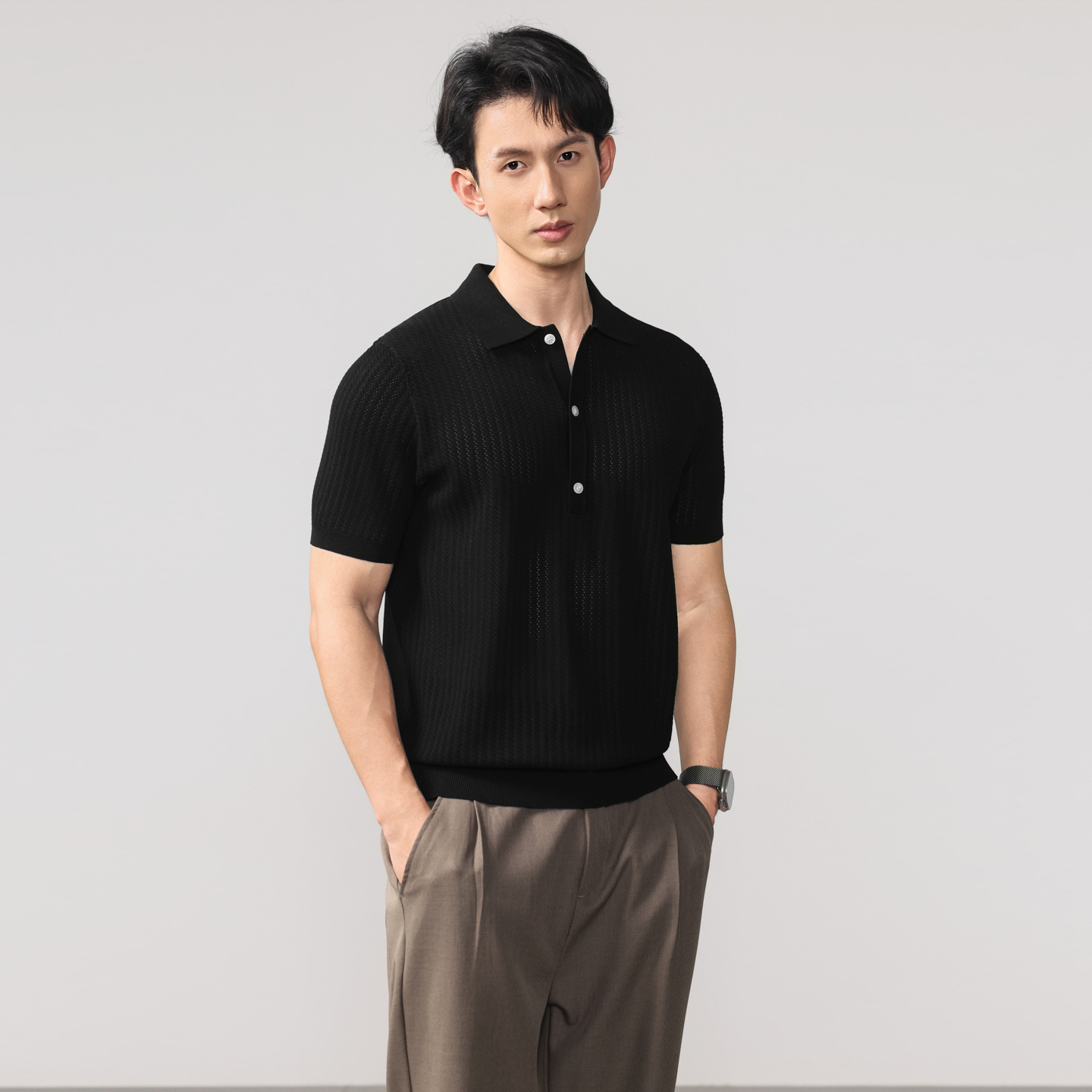 New Style Old Money Style Ribbed Texture Knit Polo Shirt with a Turn-Down Collar, Comfortable and Fashionable Old Money Style Men's Clothing photo QC de 1688 sur Qualit.ly