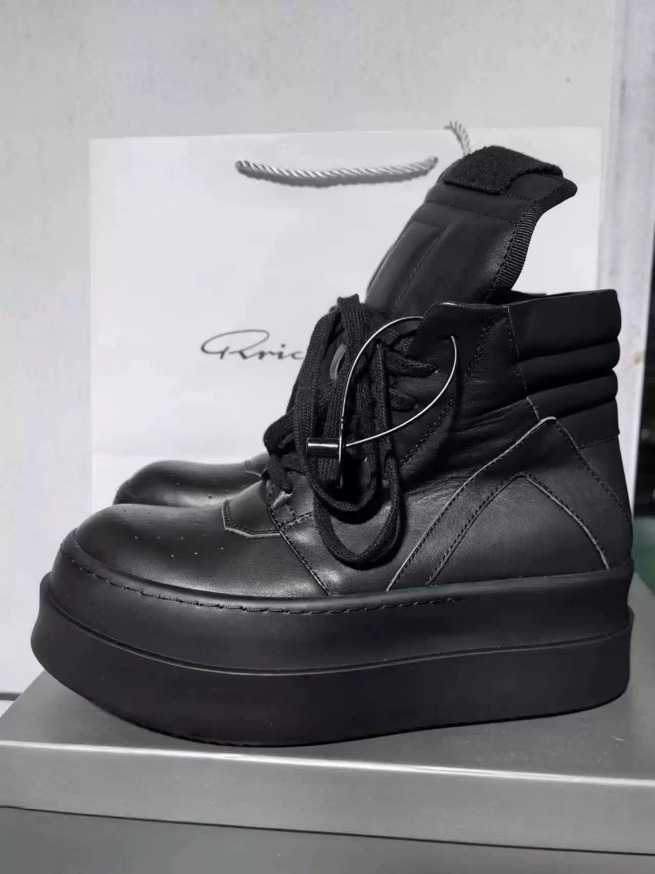 RO high tube thick sole all black shoes, new super high height, dark top layer, leather leather, large inverted triangle, unisex, couple
