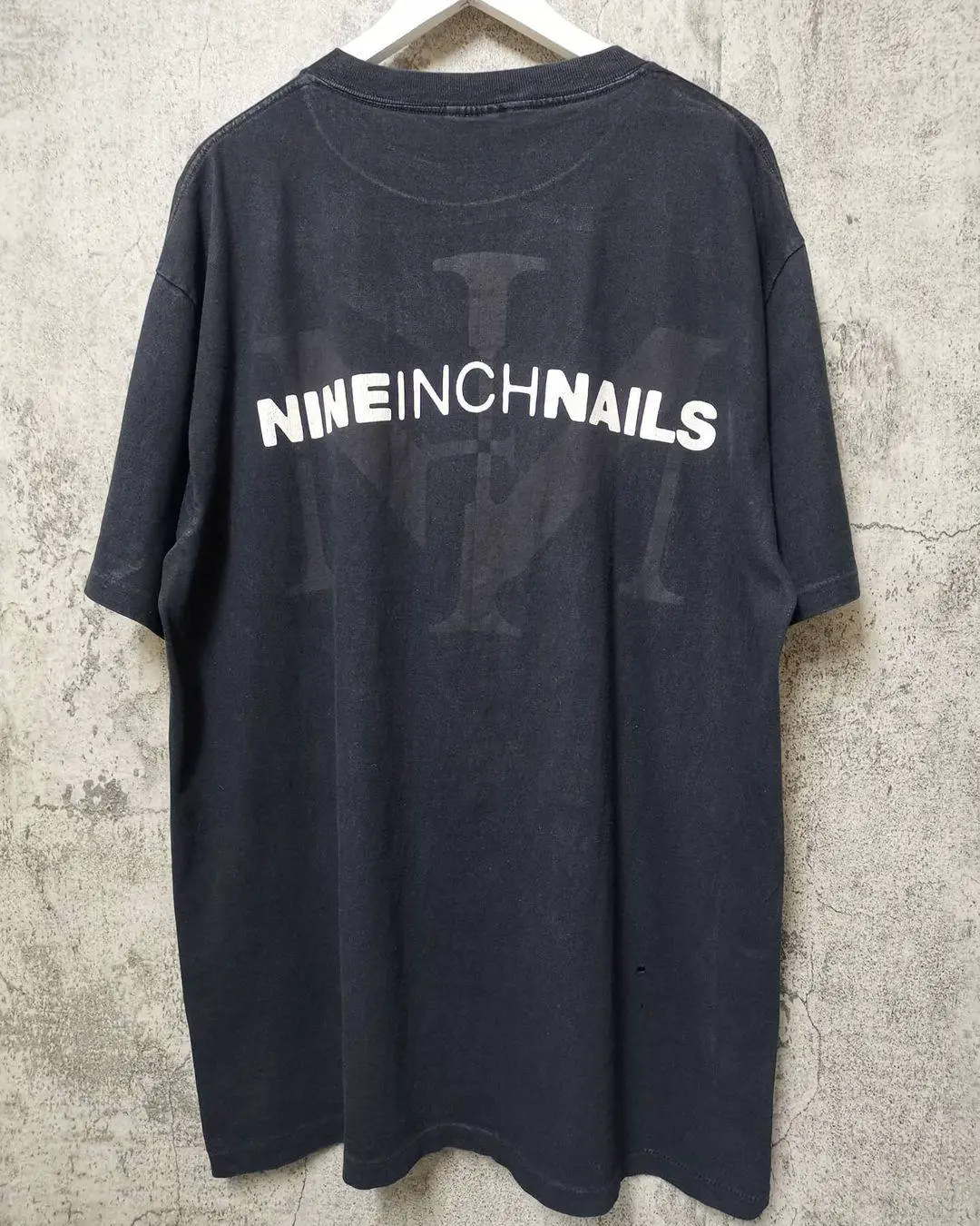 NIN nine inch nail is rare! American retro heavyweight high street hip-hop rapper wearing short sleeved T-shirt with holes to make old