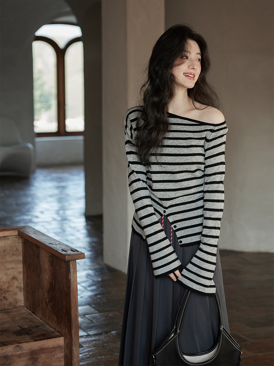 Ximeng 2025 New Spring Korean High-end Niche Top Fashion Stylish Shoulder Striped Knit Sweater for Women