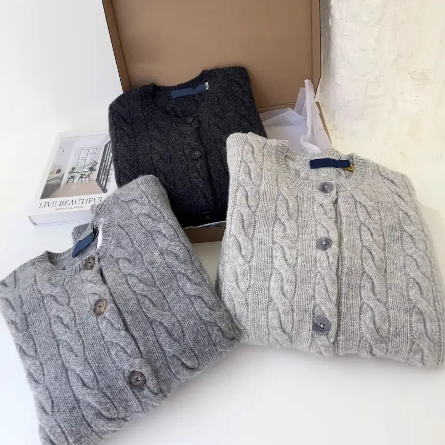 Autumn and winter pony embroidery big Fried Dough Twists new color wool cashmere knitting round neck cardigan women 10 color quality version