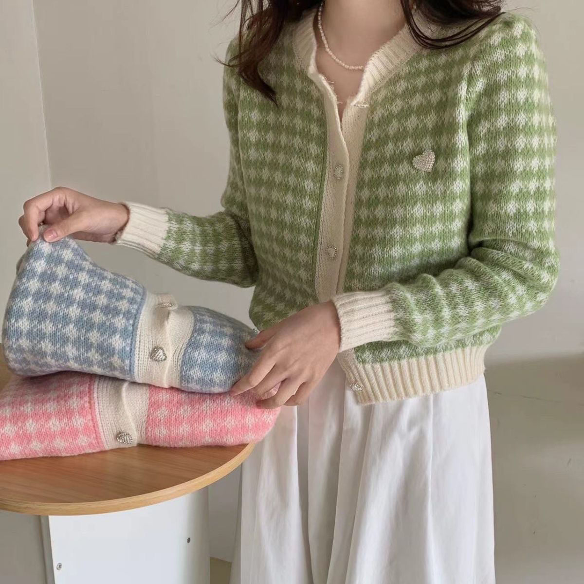 Cat Ning's New Autumn Round-Neck Short French-Style Elegant Sweater Knitwear for Women with Long Sleeves