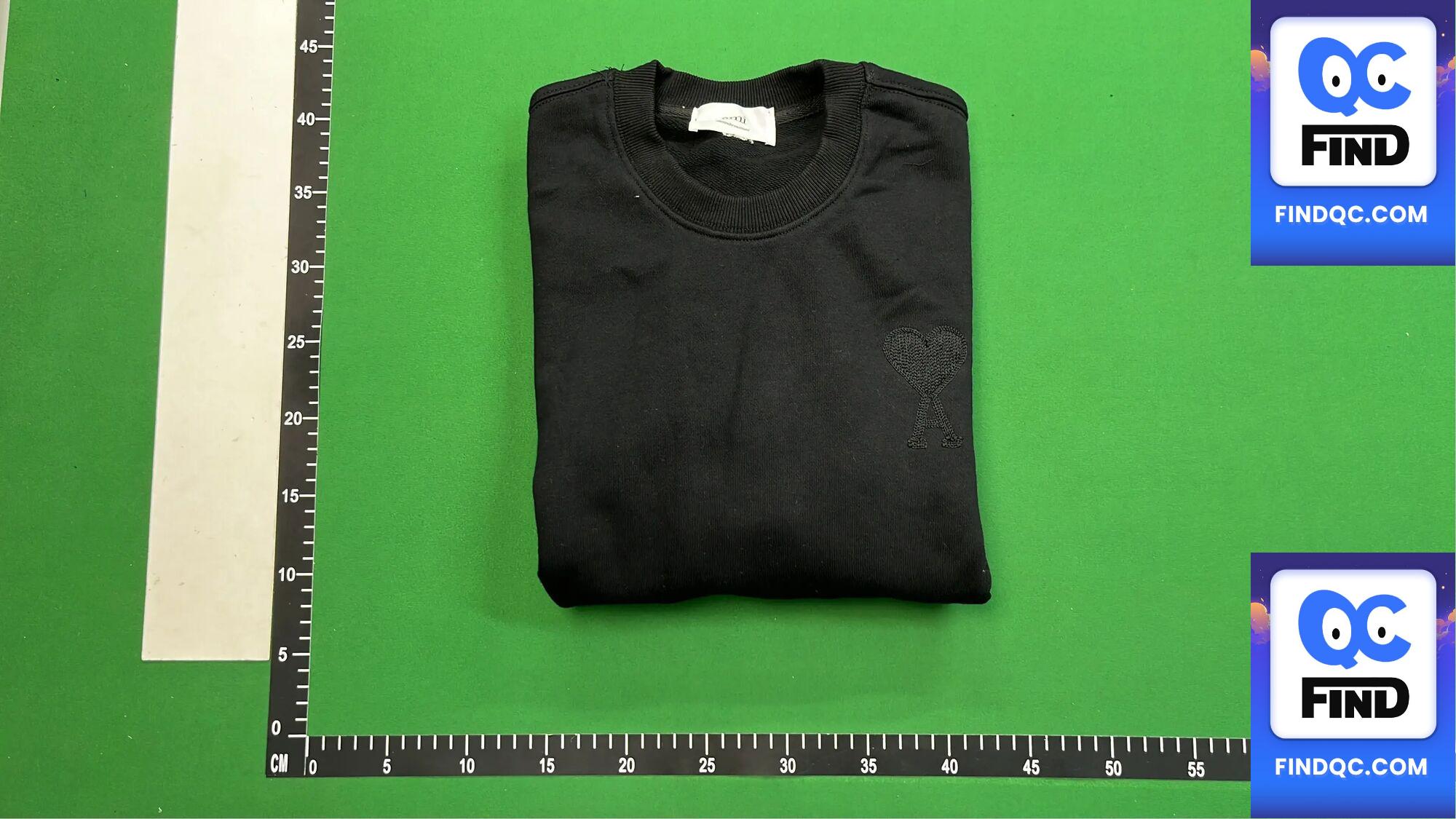 Am Sweatshirt with Round Neck, Terry Fabric, Heart-Shaped Embroidery in the Same Color, Small Size QC