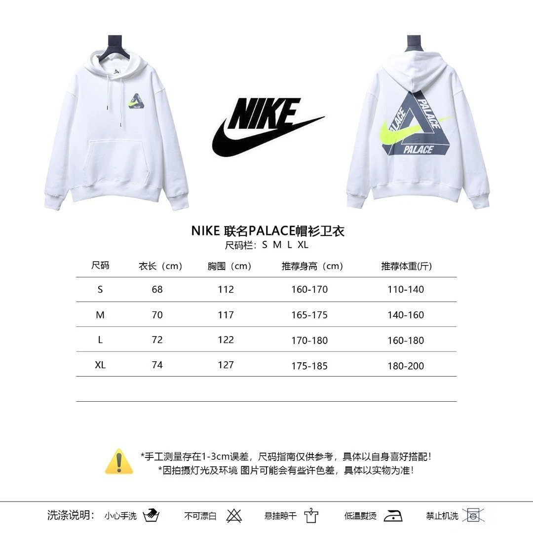 🔑A410340NK 联名PALACE帽衫卫衣面料：为抓绒面料，触感软糯，内里蓄热能力强，能有效锁住体温，同时保持透气性，避免运动或日常穿着时产生闷热感印花：背部巨大的三角形Logo采用丝网印