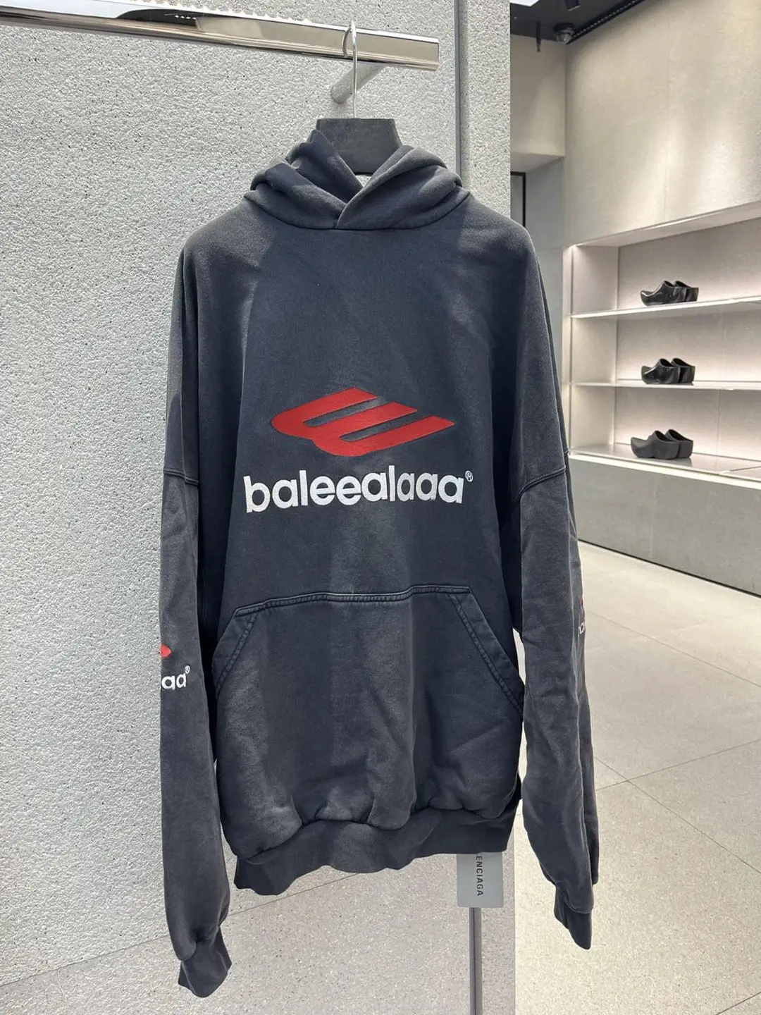 Top matching version! Paris 3M3B embroidered hooded sweatshirt, a warm and loose cotton pullover for couples to wear in autumn and winter