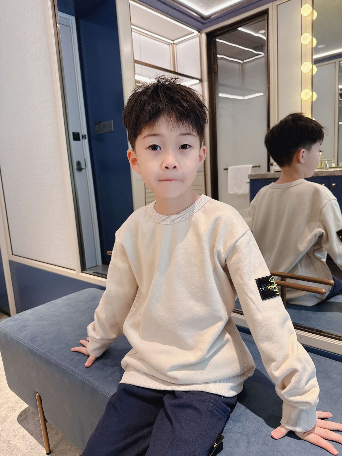 New High-End Children's Clothing for Boys and Girls with Side Bone Threaded Compass Stone Armband Long-Sleeved Sweatshirt Autum Round Neck Badge Foto QC de 1688 na Qualit.ly