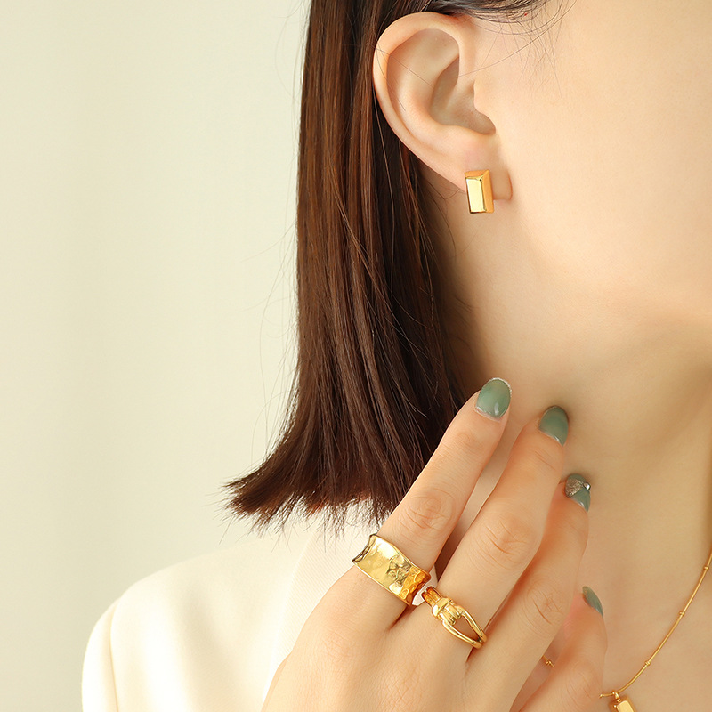 European and American Style Niche Design Small Gold Brick Necklace Earrings Titanium Steel Plated 18K Gold Jewelry Set Dropshipping Retro