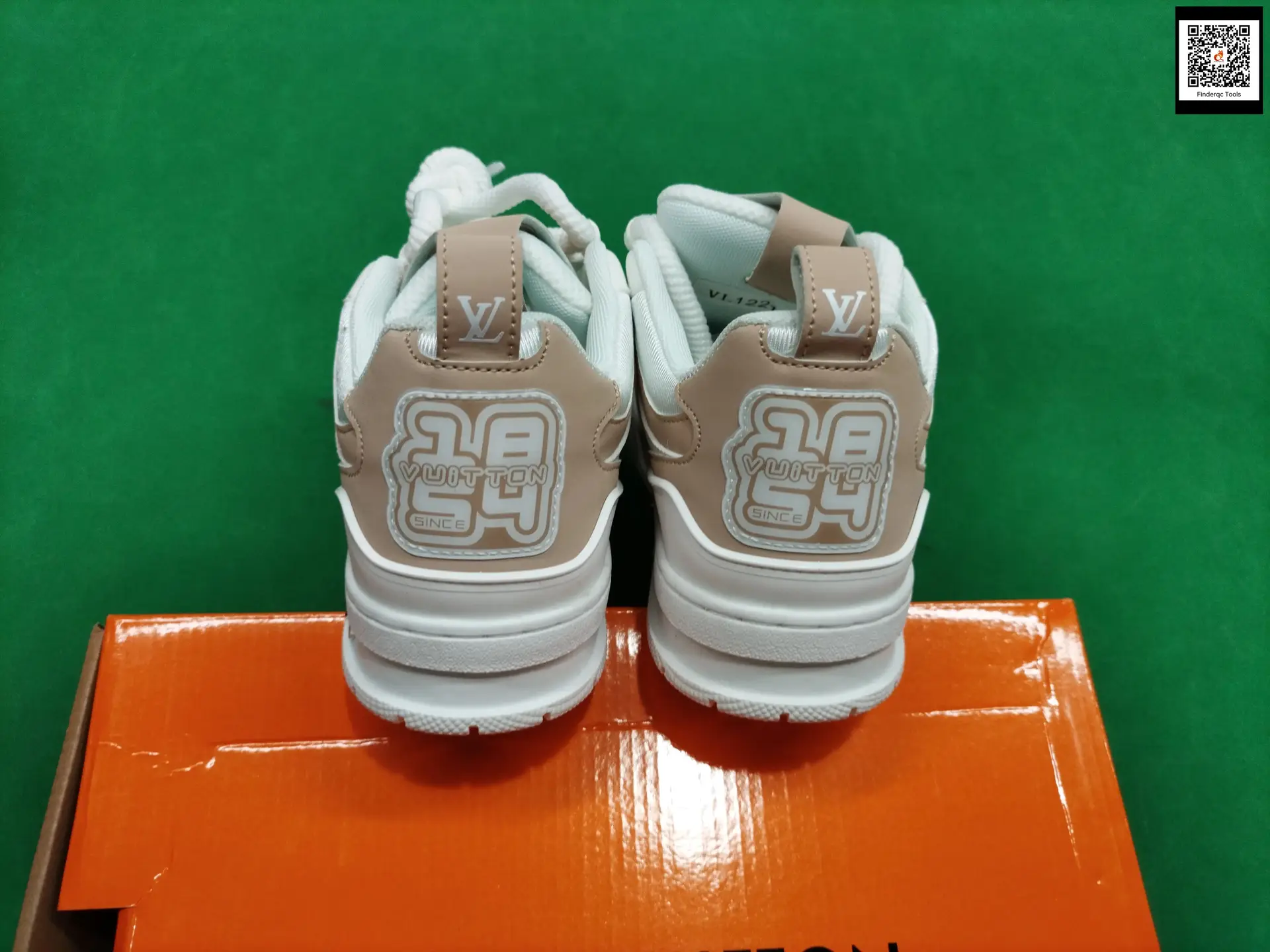 Louis Vuitton sneakers beige