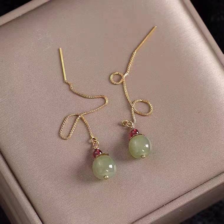 French Retro Simple Long Earrings S925 Silver Needle New Feminine High-End Fashion Versatile Ear Wire Earrings