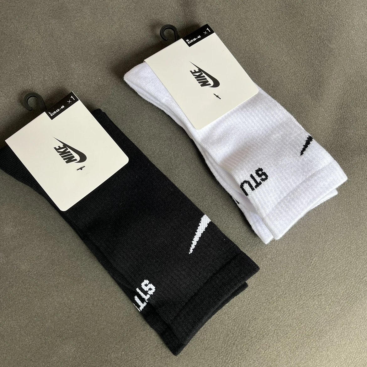 【限量联名】斯图西 联名 耐克 Nike X Stussy Socks 时尚LOGO字母设计，网面薄款 脚底加厚毛巾底 男女长筒运动袜，潮流必备！