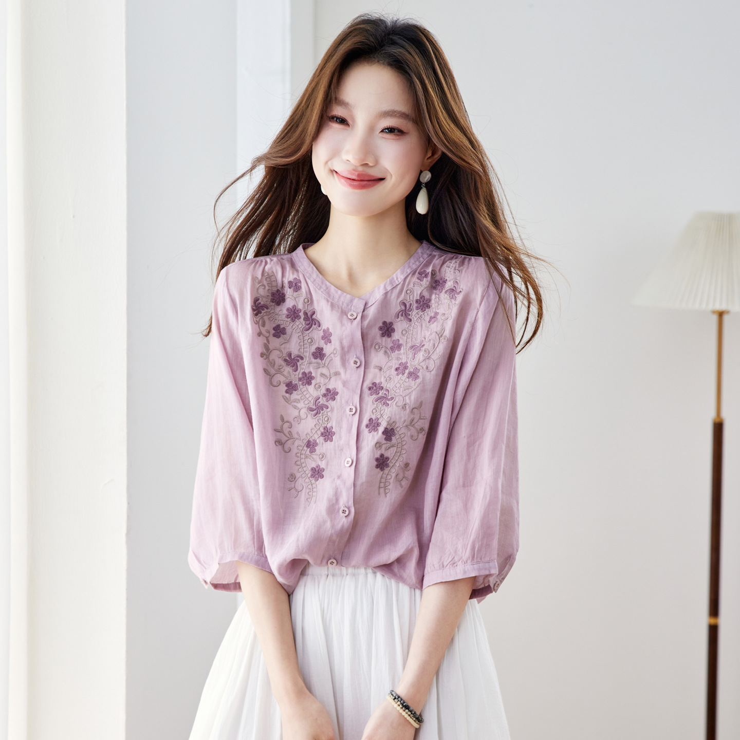 2026 Summer New Women's Loose Versatile Embroidered Shirt with Floral Jacquard Design