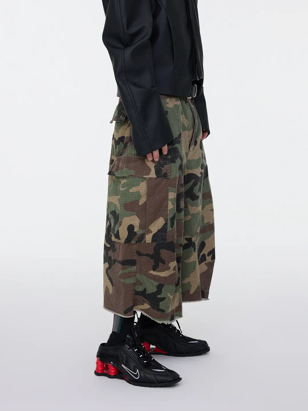 Astt 25 New Summer Style M65 Silhouette Patchwork Cargo Camouflage Multi-Pocket Workwear Three-Quarter Over-The-Knee Shorts