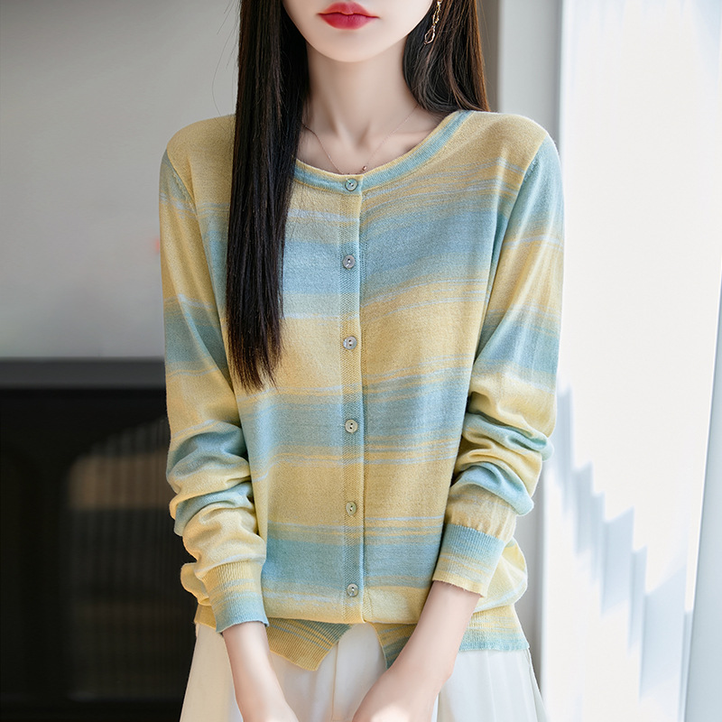 New Gradual Color Crewneck Long-sleeved Knitted Cardigan Women's Color Contrast Unique Thin Top Soft Outer Beautiful Small Shirt