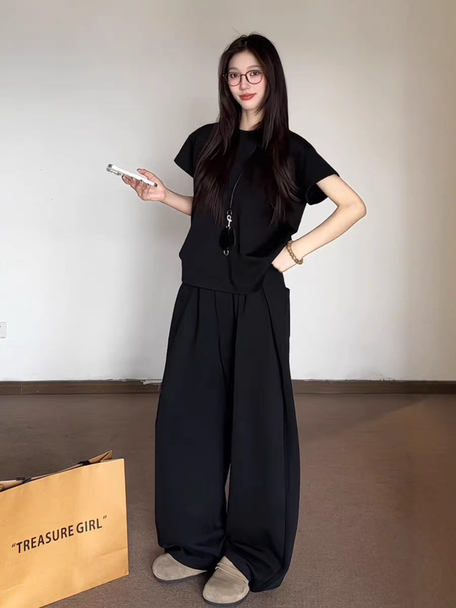 Trendy Street-Style Sports Outfit for Women, Summer Loose Fit, Slimming, Fashionable Korean Style Short-Sleeve Wide-Leg Pants Casual Two-Piece Set for Running