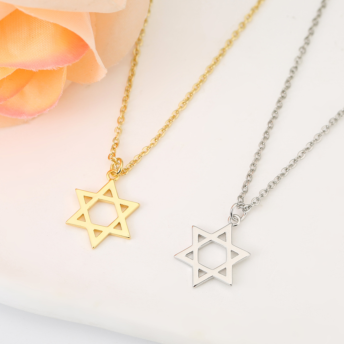 Internet Celebrity Same Style Six-pointed Star Glow Surface Hollow Pendant Necklace Simple Fashion High-grade Elegant Clavicle Chain Jewelry