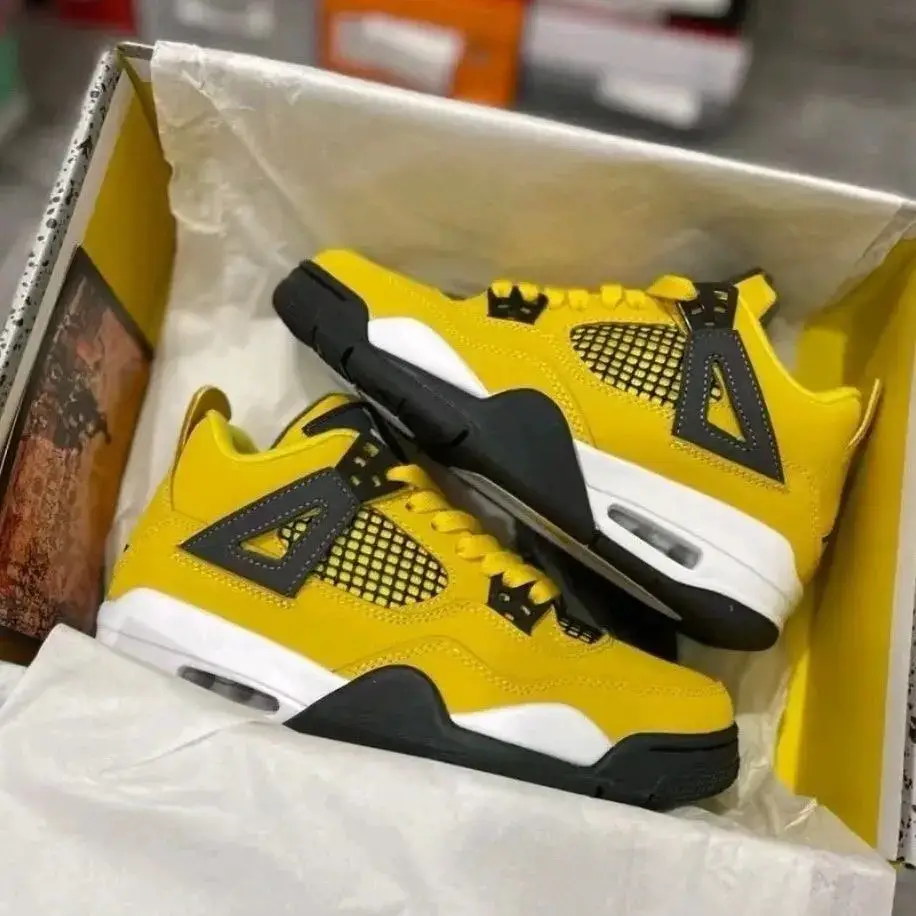 Air Jordan 4 Lightning