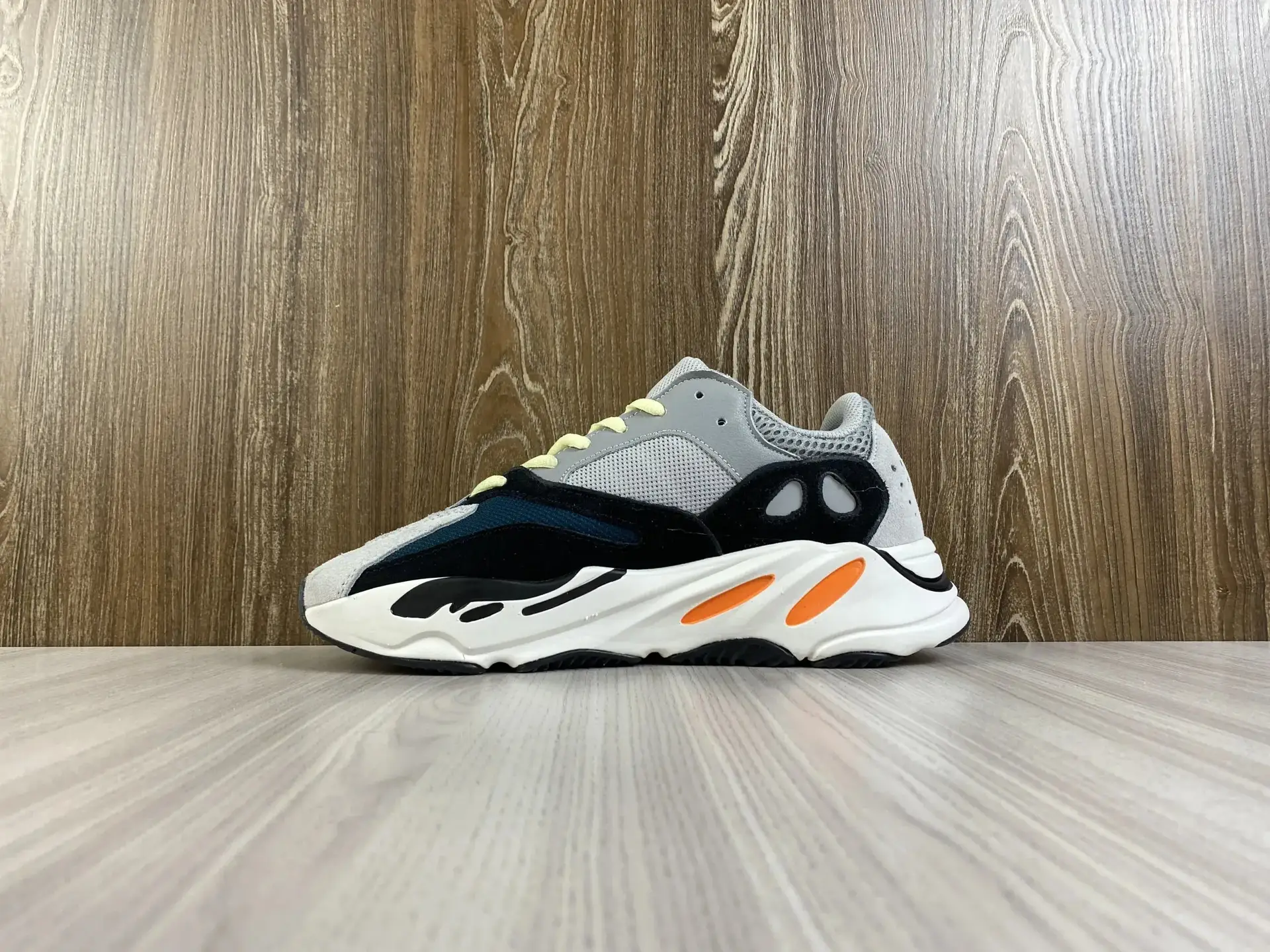 B75571 colour