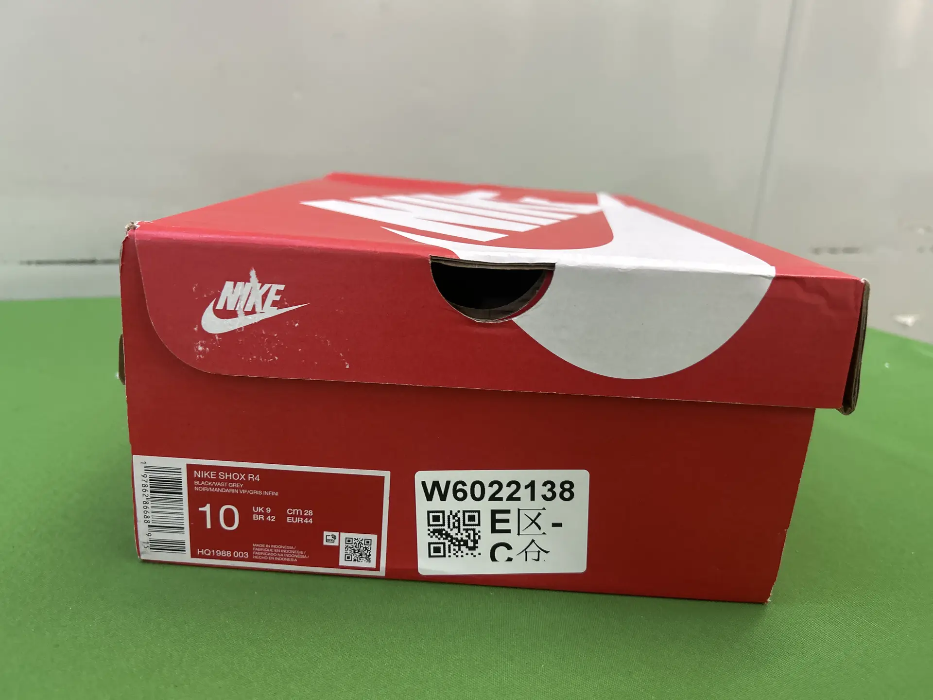 Nike Shox R4 low-top running shoes