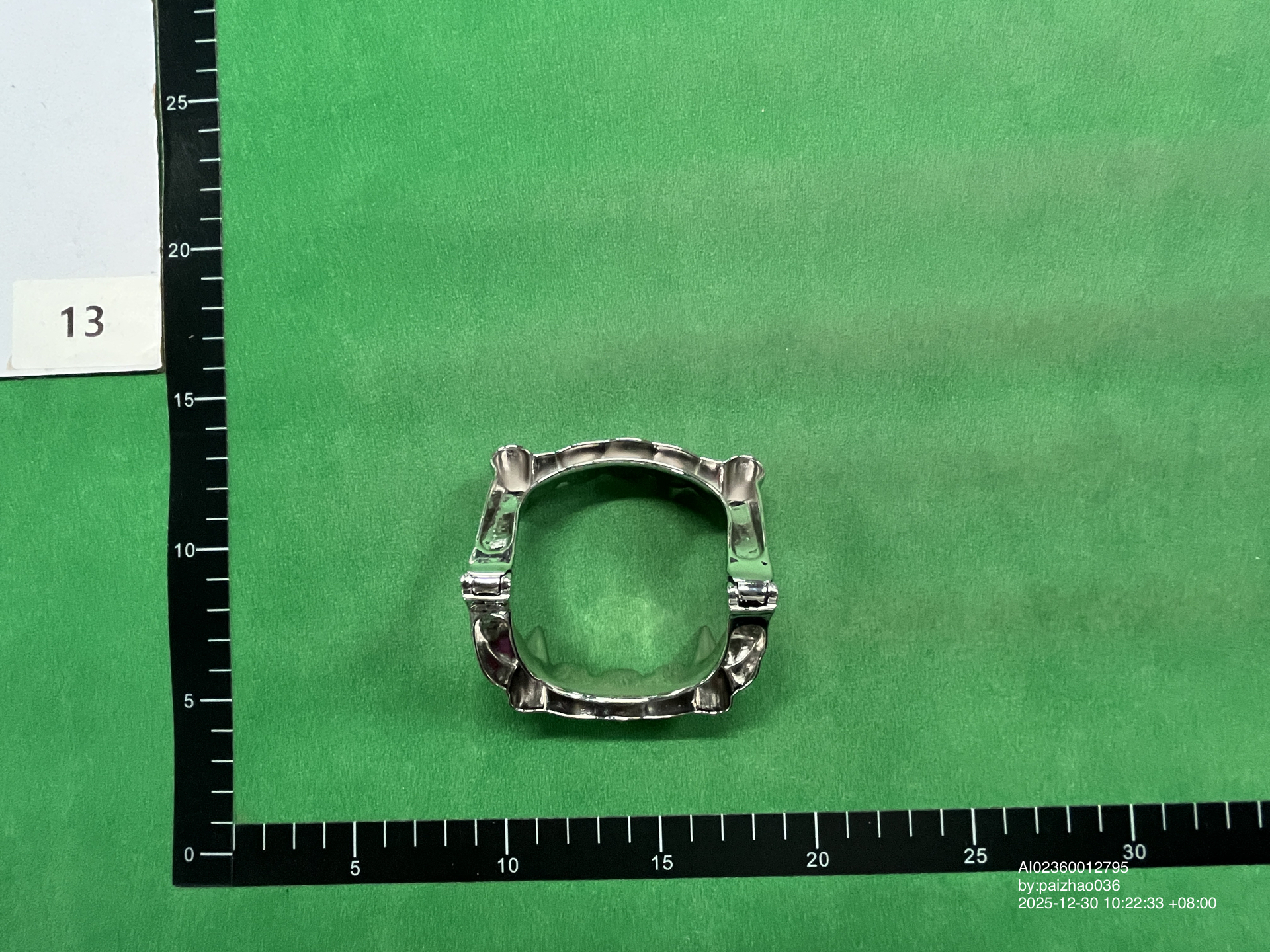 RAF Style SIMONS Same Style Show Vampire Fangs Bracelet Adjustable Men's and Women's Metal Shirt Clip Bracelet — QC-foto 2