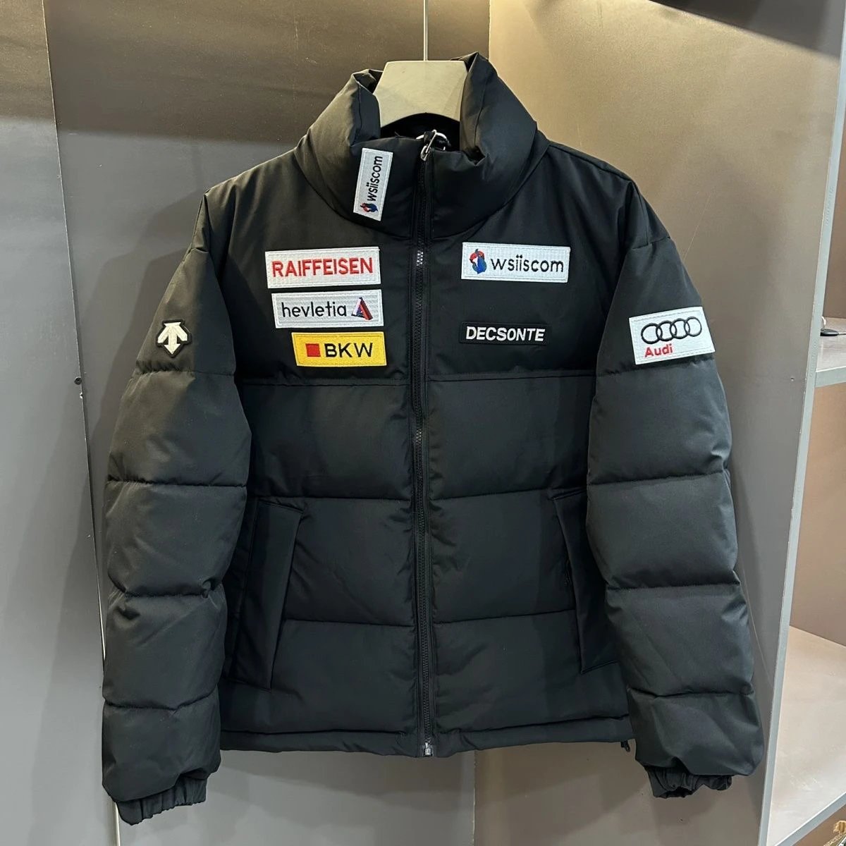 Disant DESCENTE SKI STYLE Series Swiss National Team Cooperation Leisure Warm Drill-proof Velvet 720 Short Commuting Down Jacket for Men and Women