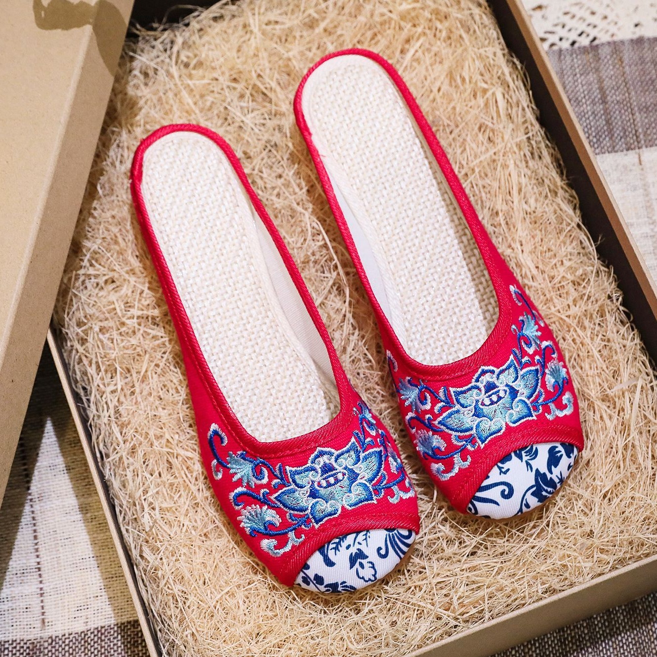 Slippers Round-toed Embroidered Cloth Shoes Flat Soft-soled Canvas Slippers Female Ethnic Style Blue and White Porcelain