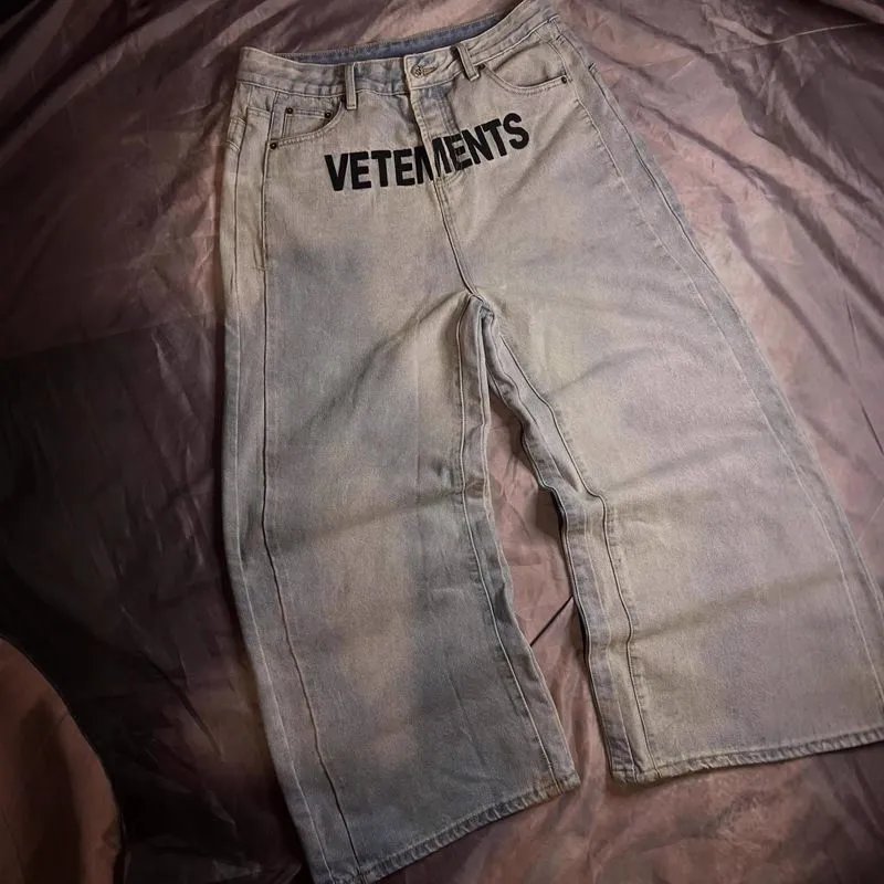 VETEMENTS Jeans