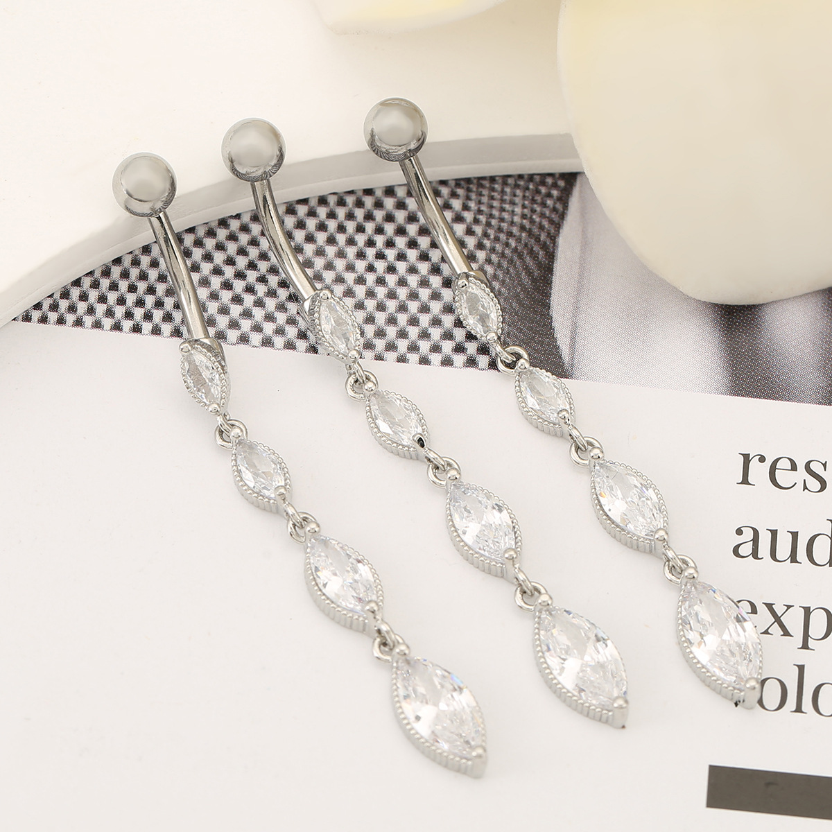 Oval diamond tassel long belly button nail human body piercing fashion personality belly button ring sexy European and American style belly button buckle