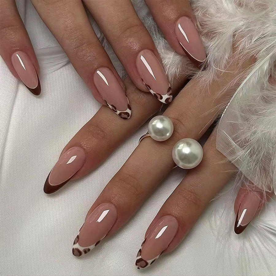 Chinese bright face Europe and the United States cross-border foreign trade deep curry color French leopard fashion detachable wearable nail patch 24 pieces