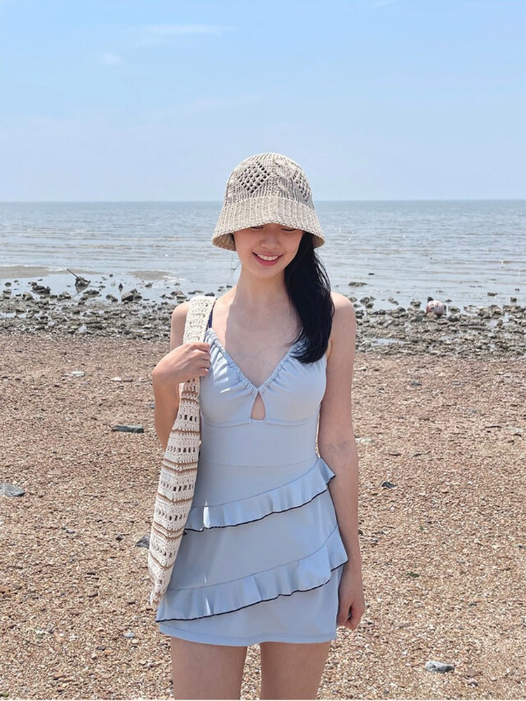 2026 New Japanese-Style One-Piece Swimsuit for Women, Solid Color, Slimming, Tiered Skirt, Beautiful Back, Hot Spring Vacation, Internet Celebrity Beach Swimwear
