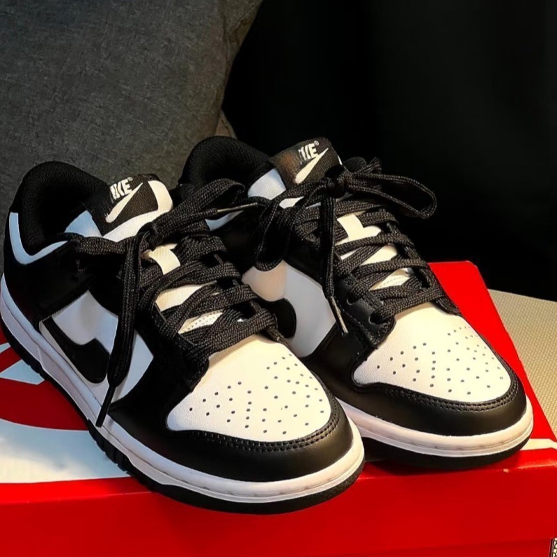 Durable and Stylish Sb Company-Level Sneakers Black and White Panda Four-Level Versatile Couple Casual Shoes New Bare Shoes