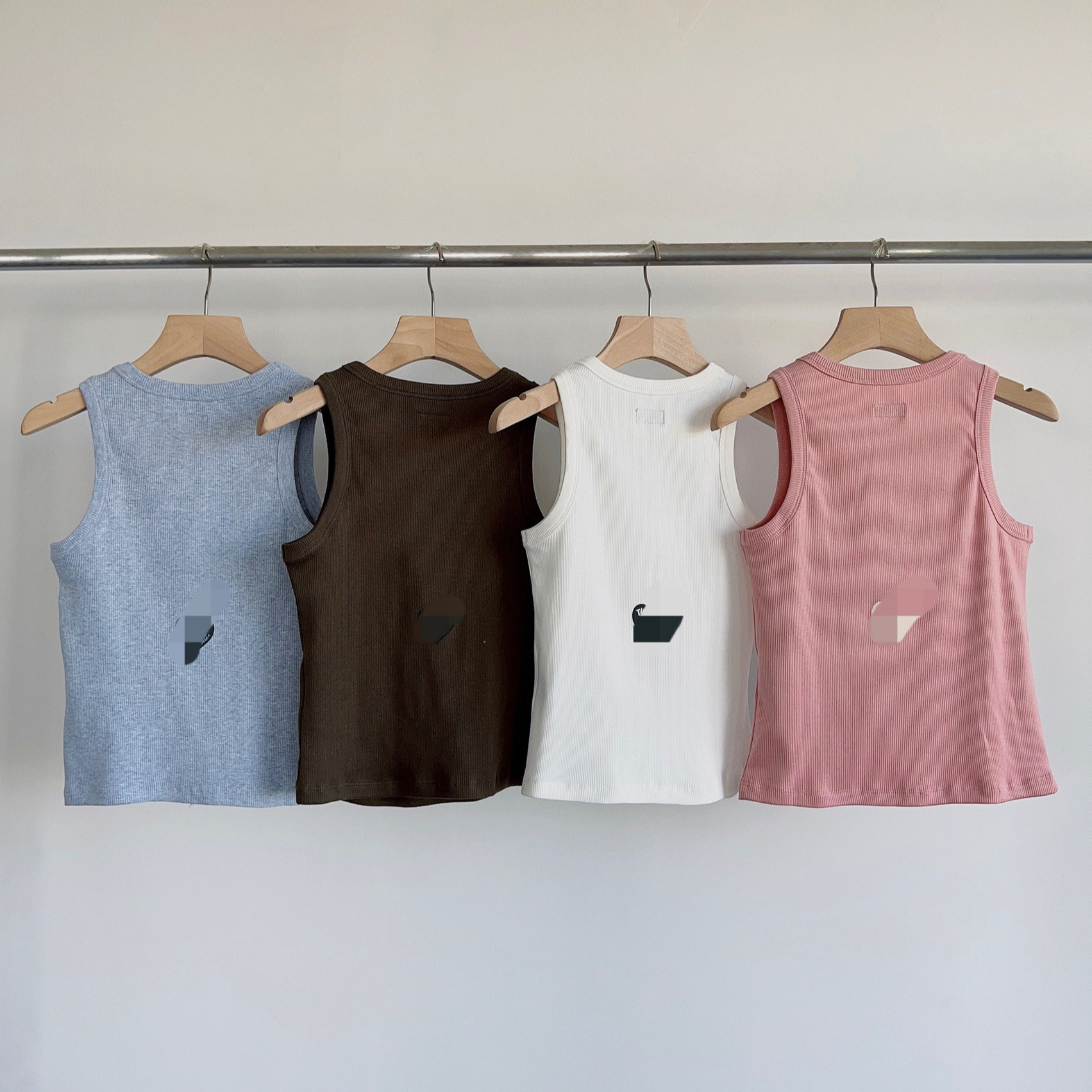 Now, Korean Designer Dongdaemun Has Released a Summer Ribbed Four-Color Heart-Printed Tank Top with Front and Back Prints