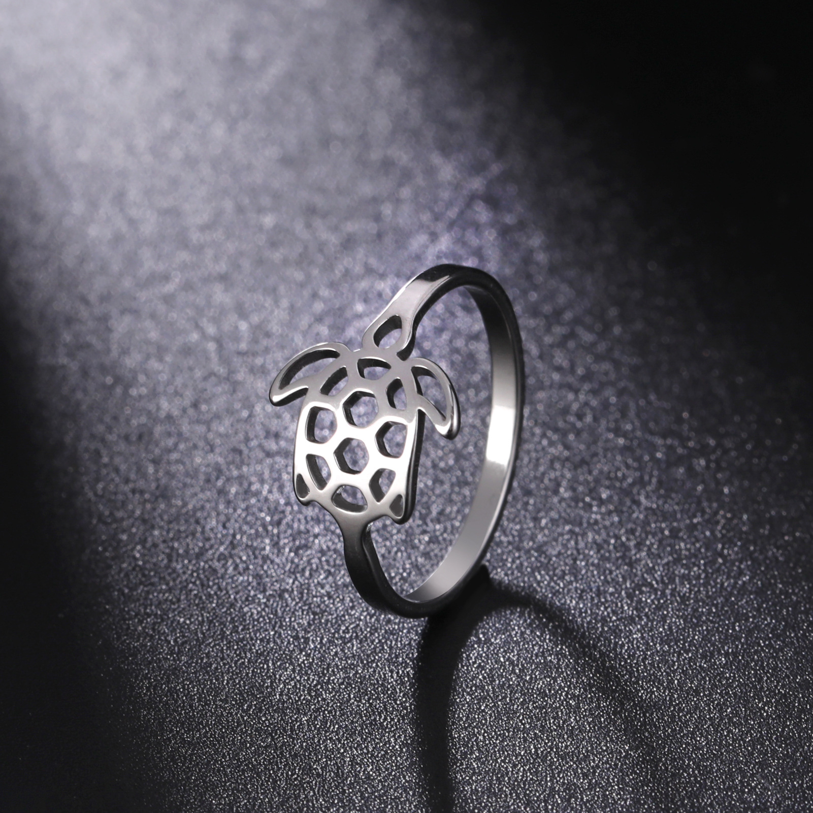 Yiwu small jewelry grid factory hot selling cartoon animal titanium steel cutting hollow turtle shape stainless steel ring