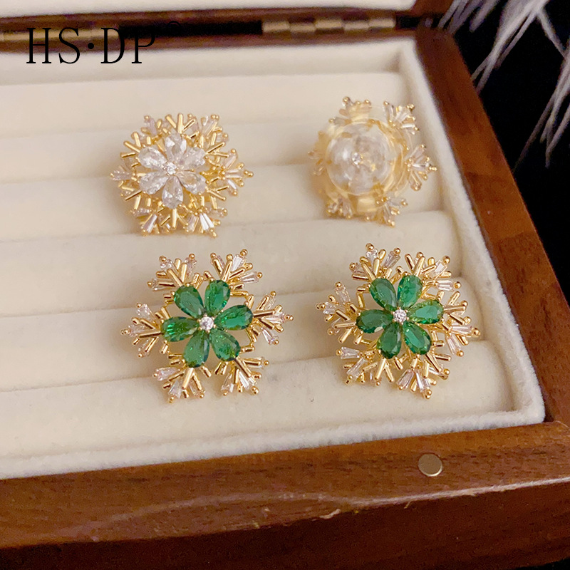 Exquisite Light Luxury Super Flash Rotating Zircon Snowflake Earrings Women's High-end All-match Elegant Autumn and Winter New Earrings Wholesale