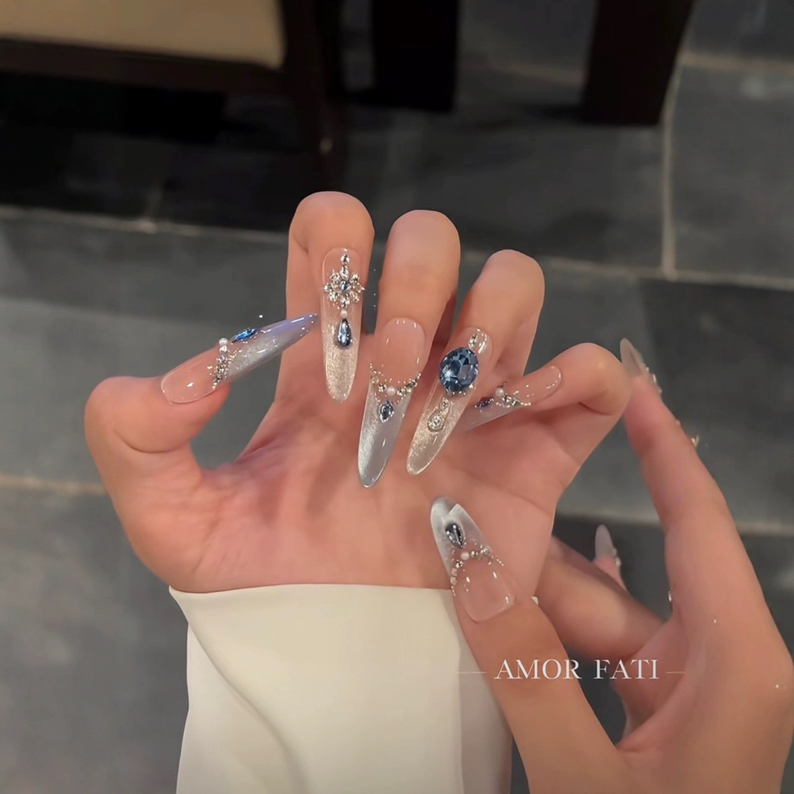 [Heart of the Ocean] Purely Handmade Wearable Nails with Blue Large Diamonds and Pearls Embellished with Whitening Elegant and Classy Manicure