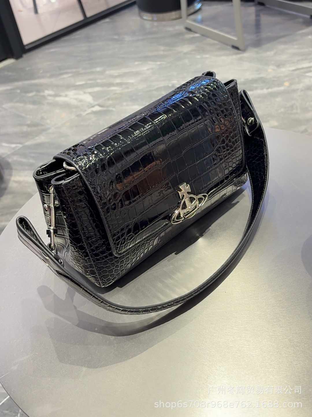 2025 New Trendy Bag Saturn Bag Hazel Crocodile Pattern Armpit Bag Saturn Chain Baguette Bag Bowling Bag QC-Foto von 1688 auf Qualit.ly