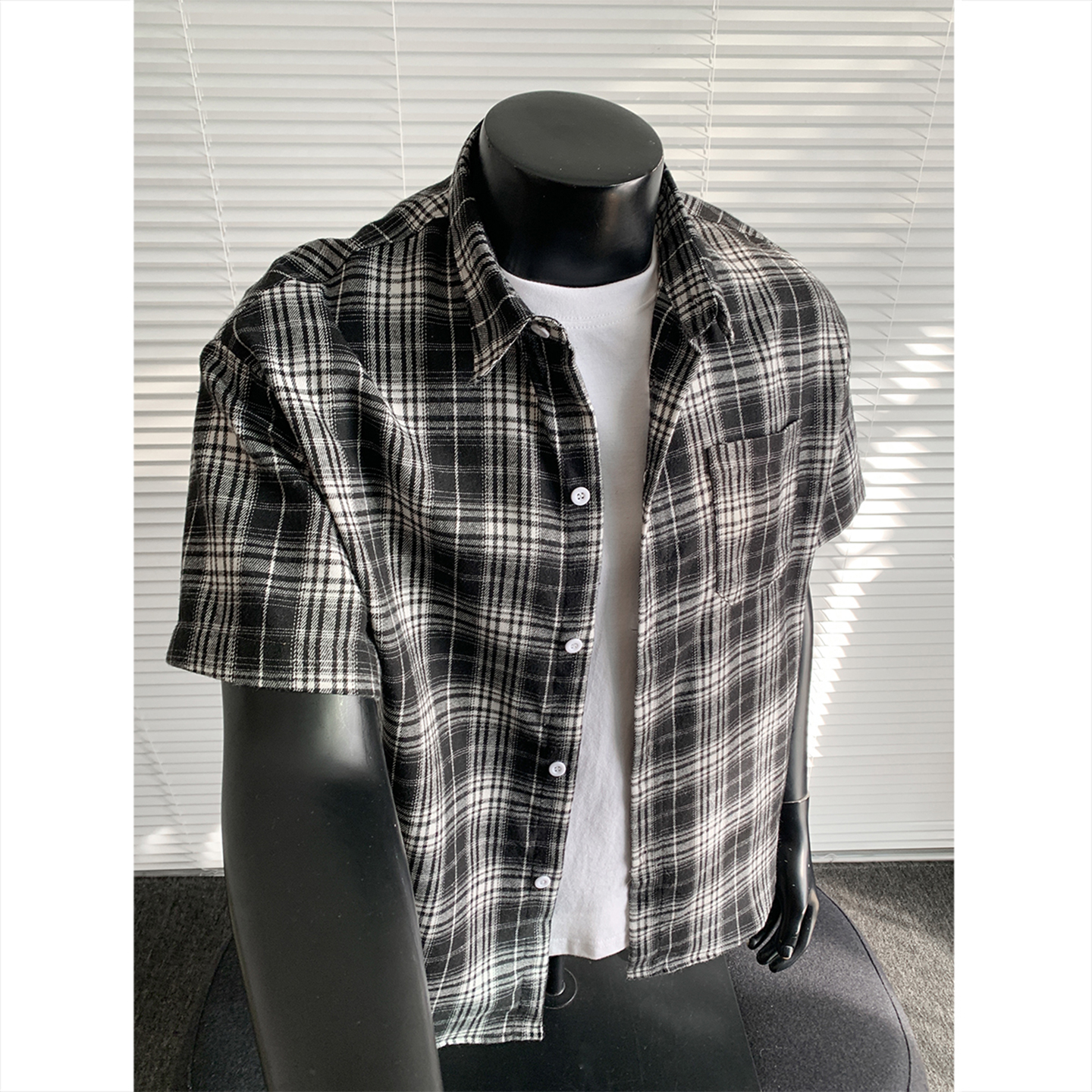 Jianheng Black and White Plaid Short-Sleeved Shirt for Men, Summer Loose-Fitting Youth Half-Sleeved Shirt, American Retro Casual Jacket