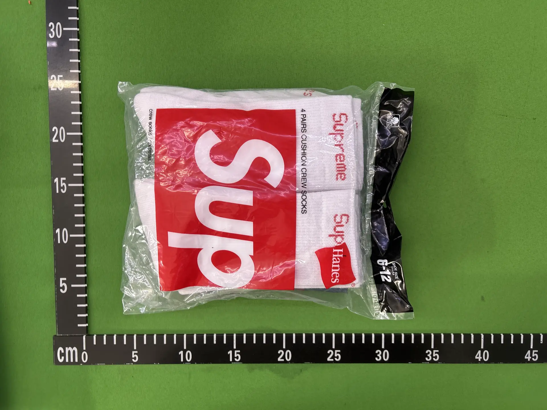 Supreme Hanes 4 Pairs Cushion Crew Socks